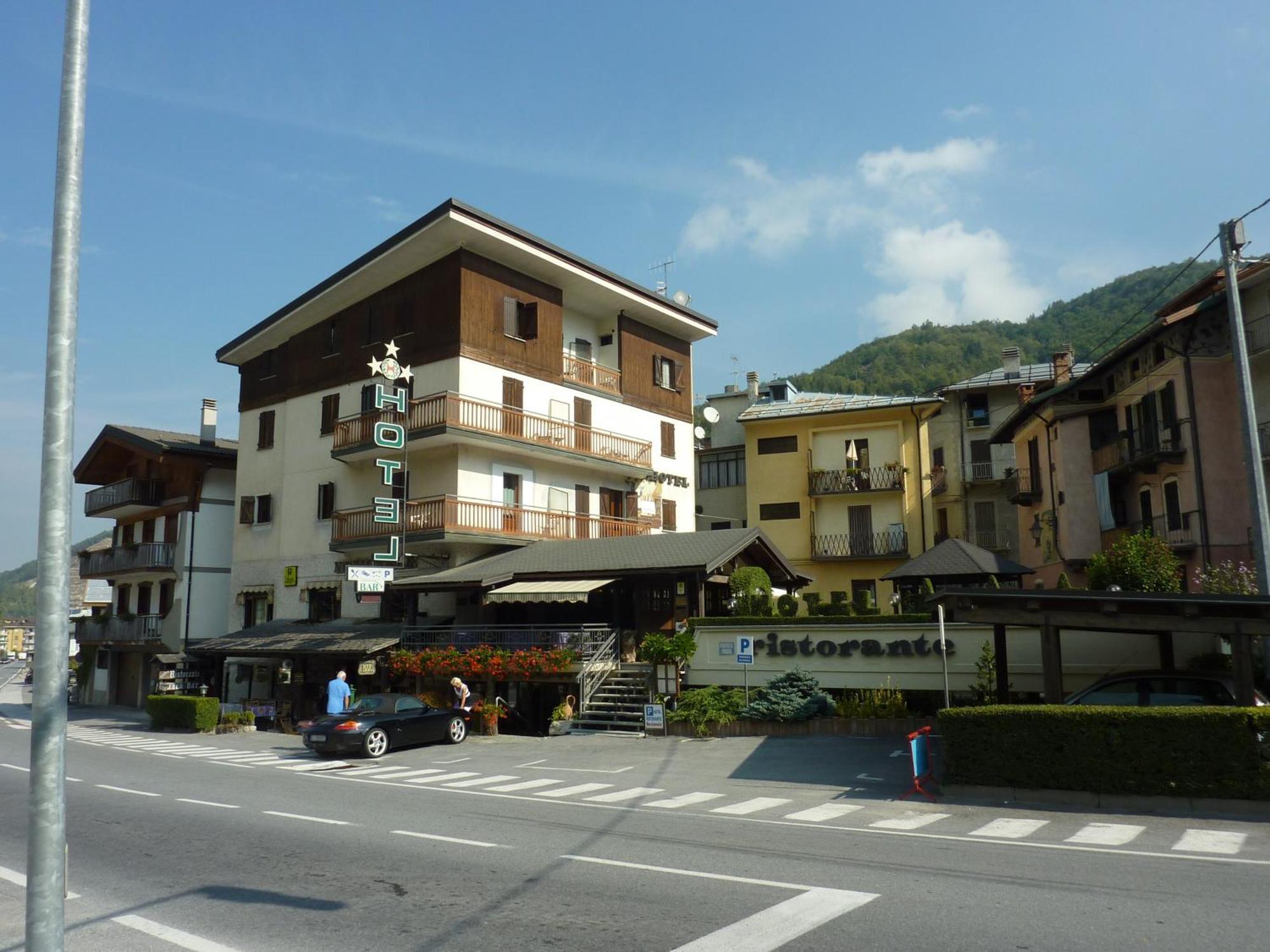 Albergo Nazionale Vernante Exteriör bild